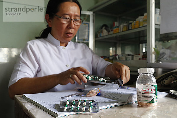 Kostenlose Gesundheitsklinik der Franziskaner-Missionare von Maria. Medizinische Beratung. Dalat. Vietnam.