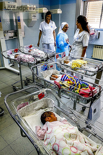 St.-Vincent-de-Paul-Krankenhaus  betrieben von den katholischen Missionarinnen der Töchter der Nächstenliebe in Nazareth  Israel. Station für Neonatologie.