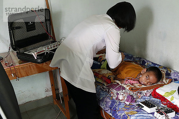 Kostenlose Gesundheitsklinik der Franziskaner-Missionare von Maria. Medizinische Beratung. Dalat. Vietnam.