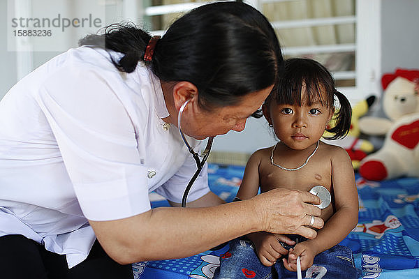 Kostenlose Gesundheitsklinik der Franziskaner-Missionare von Maria. Medizinische Beratung. Dalat. Vietnam.