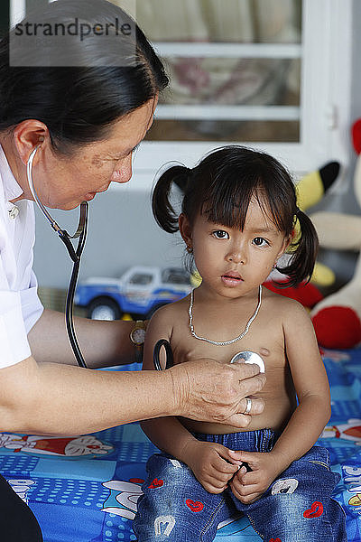 Kostenlose Gesundheitsklinik der Franziskaner-Missionare von Maria. Medizinische Beratung. Dalat. Vietnam.