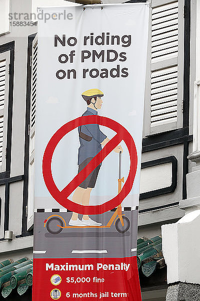 Schild für Motorroller. Fahren auf Straßen verboten. Singapur.