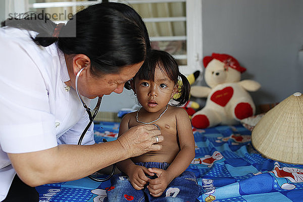 Kostenlose Gesundheitsklinik der Franziskaner-Missionare von Maria. Medizinische Beratung. Dalat. Vietnam.