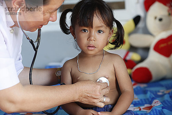 Kostenlose Gesundheitsklinik der Franziskaner-Missionare von Maria. Medizinische Beratung. Dalat. Vietnam.