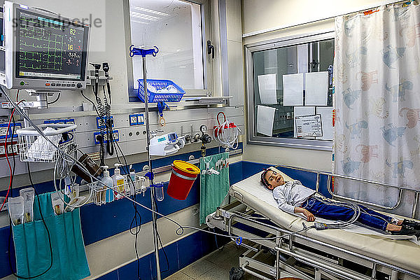 St. Vincent de Paul Krankenhaus  geführt von den katholischen Missionarinnen der Töchter der Nächstenliebe in Nazareth  Israel. Pädiatrische Station.
