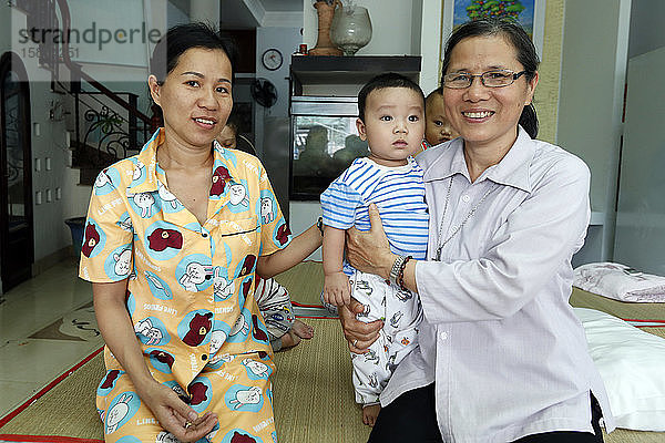 Französische NRO Chaine de l'Espoir. Pavillon für Kinder. Ein herzkrankes Kind. Ho Chi Minh Stadt. Vietnam.