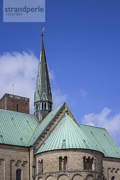 Dänemark  Ribe  Niederwinkelansicht der Kathedrale von Ribe
