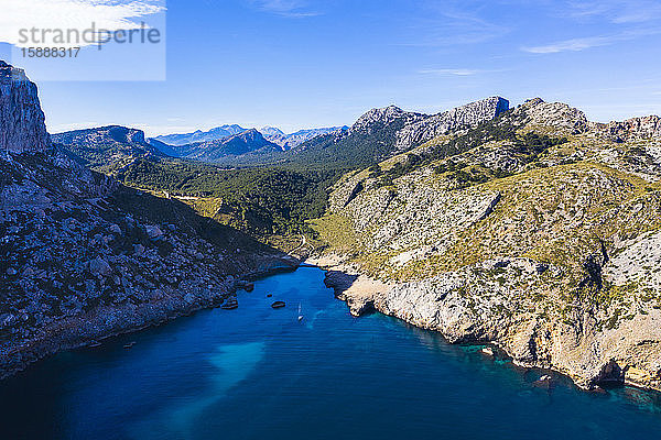 Spanien  Mallorca  Pollenca  Drohnenansicht der felsigen Küste der Halbinsel Formentor