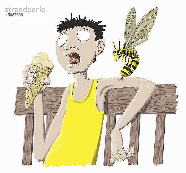 Mann wird beim Eisessen von einer Wespe gestochen