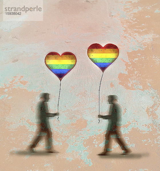 Schwule Männer mit herzförmigen Regenbogenballons gehen aufeinander zu