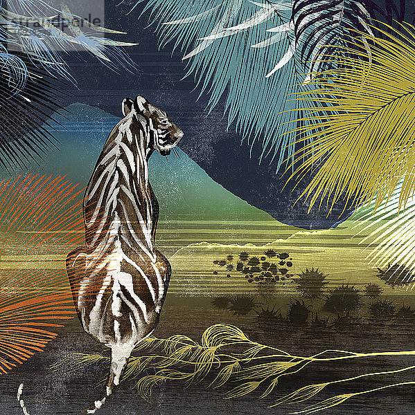 Tiger mit Blick auf die Landschaft unter Palmen