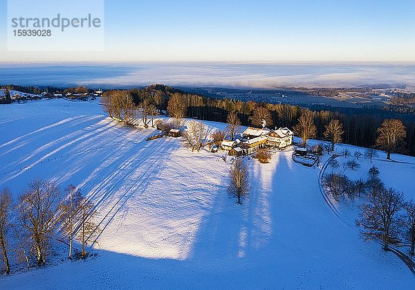 Wintermorgen  Buchberg bei Wackersberg  Tölzer Land  Alpenvorland  Drohnenaufnahme  Oberbayern  Bayern  Deutschland  Europa