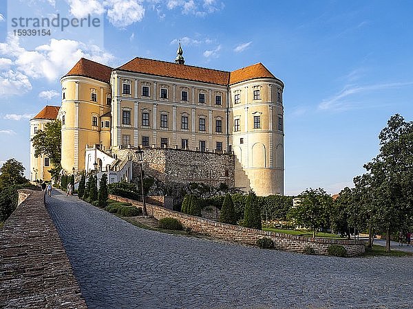 Schloss Mikulov oder Nikolsburg  Mikulov  Okres B?eclav  Tschechien  Europa