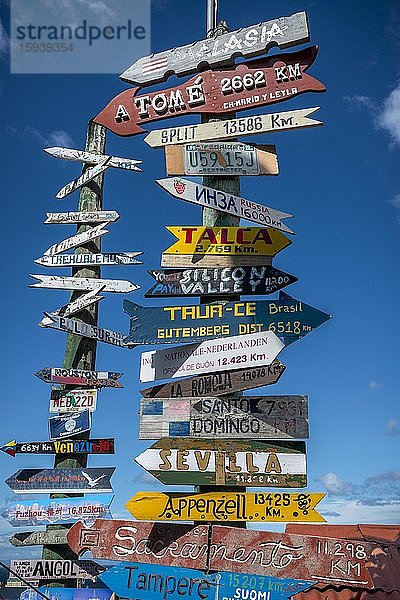 Wegweiser zu weltweiten  internationalen Zielen  Punta Arenas  Región de Magallanes y de la Antártica Chilena  Patagonien  Chile  Südamerika