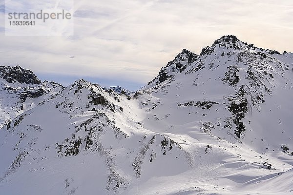 Klammspitzen und Tarntaler Köpfe  Schneebedeckte Berge  Wattentaler Lizum  Tuxer Alpen  Tirol  Österreich  Europa