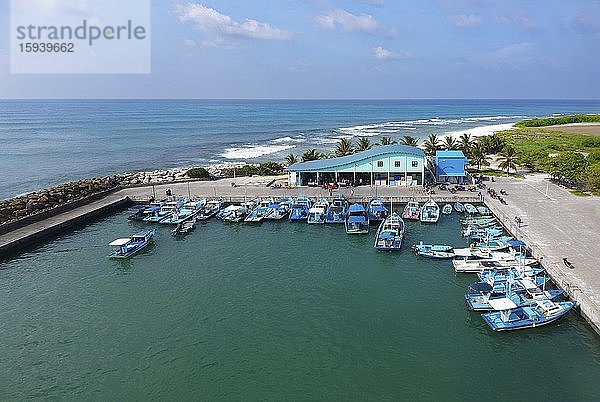 Fischerhafen  Fischmarkthalle  Insel Fuvahmulah  Gnaviyani oder Nyaviyani Atoll  Malediven  Asien