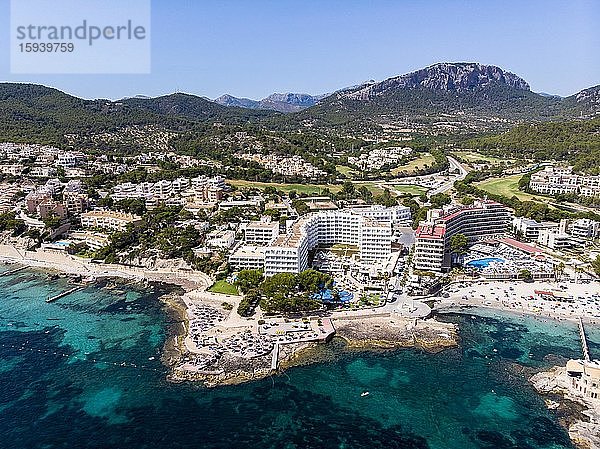 Luftaufnahme  Blick auf Camp de Mar mit Hotels und Stränden  Camp de Mar  Costa de la Calma  Mallorca  Balearen  Spanien  Europa