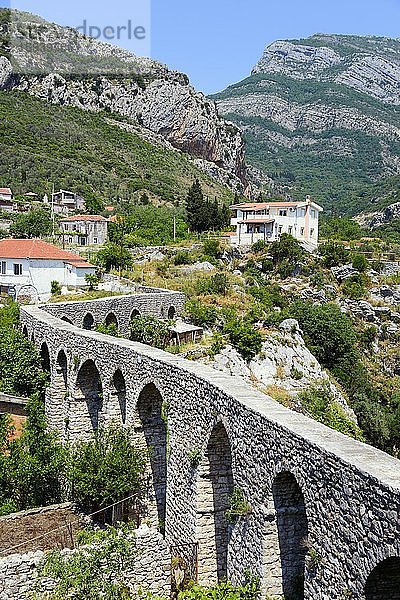 Aquädukt in der historischen Siedlung  Stari Bar  Montenegro  Europa