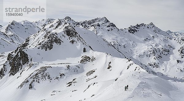 Berggipfel Torwand und Graue Wand  schneebedeckte Berge  Wattentaler Lizum  Tuxer Alpen  Tirol  Österreich  Europa