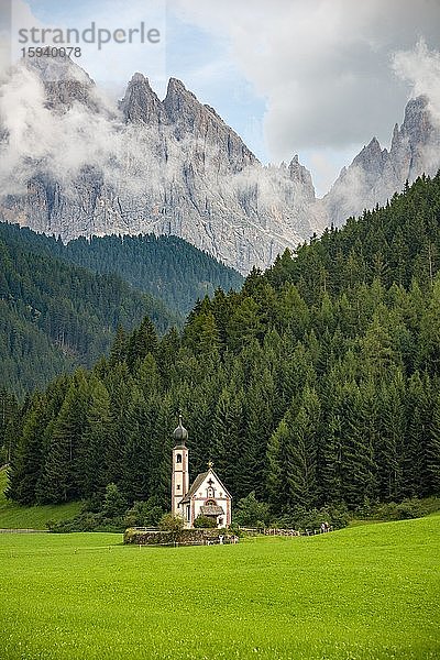 Kirche St. Johann in Ranui  San Giovanni  Johanneskapelle  Geislergruppe  Villnößtal  St. Magdalena  Bozen  Südtirol  Italien  Europa