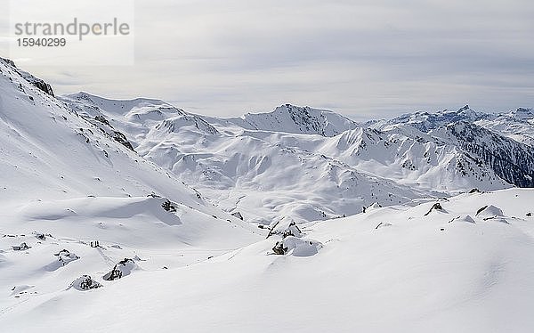 Schneebedeckte Berge  Wattentaler Lizum  Tuxer Alpen  Tirol  Österreich  Europa