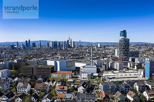 Luftaufnahme  Frankfurt Skyline  mit Henniger Turm  EZB  Commerzbank  Sachsenhausen  Hessen  Deutschland  Europa