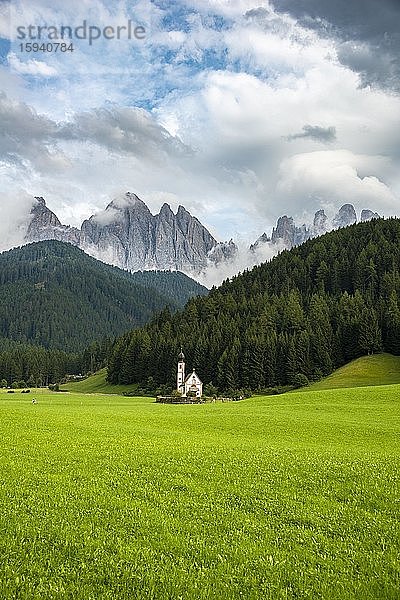 Kirche St. Johann in Ranui  San Giovanni  Johanneskapelle  Geislergruppe  Villnößtal  St. Magdalena  Bozen  Südtirol  Italien  Europa