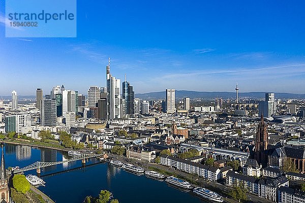 Luftbild  Frankfurt  Skyline  mit Wolkenkratzern  Frankfurt am Main  Hessen  Deutschland  Europa