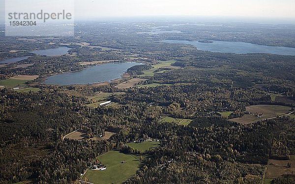 Finnische Seenlandschaft aus der Vogelperspektive  Finnland  Europa
