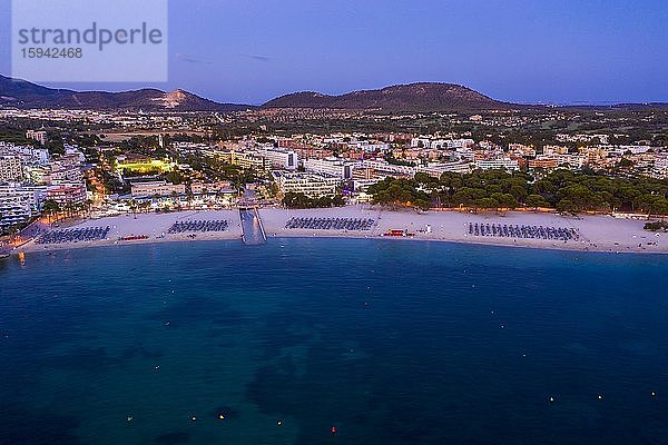 Luftaufnahme über Costa de la Calma und Santa Ponca mit Hotels und Stränden  Costa de la Calma  Region Caliva  Mallorca  Balearen  Spanien  Europa