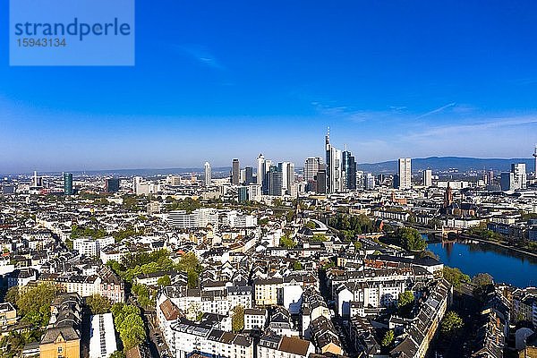 Luftbild  Frankfurt  Skyline  mit Wolkenkratzern  Frankfurt am Main  Hessen  Deutschland  Europa