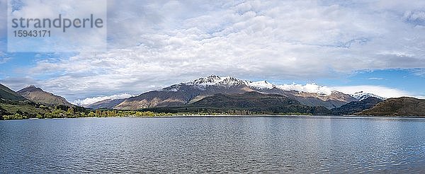 Schneebedeckte Berge am Lake Wanaka  Glendhu Bay  Otago  Südinsel  Neuseeland  Ozeanien