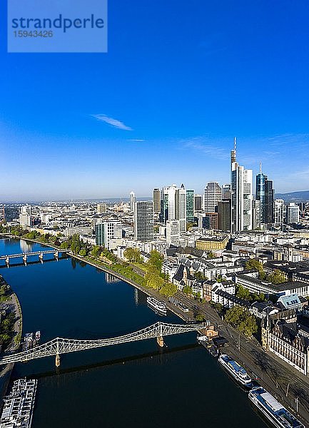 Luftbild  Frankfurt  Skyline  mit Wolkenkratzern  Frankfurt am Main  Hessen  Deutschland  Europa