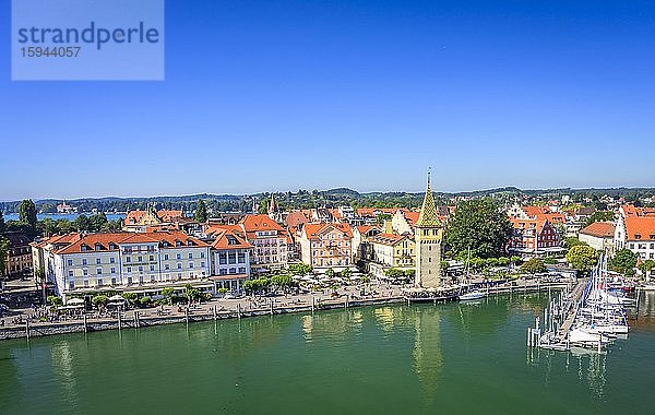 Seepromenade  Hafenplatz  Alter Leuchtturm  Mangturm oder Mangenturm am Hafen  Bodensee  Insel Lindau  Lindau am Bodensee  Schwaben  Bayern  Deutschland  Europa