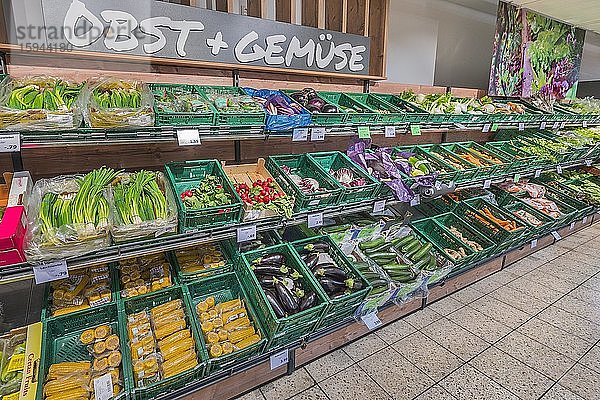 Obst und Gemüse  Supermarkt  Bayern  Deutschland  Europa