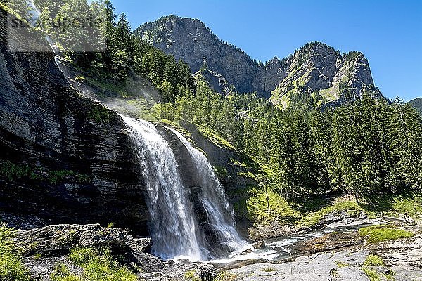 Sixt-fer-a-Cheval bei Samoens  Wasserfall von Rouget  Departement Haute-Savoie  Auvergne-Rhone-Alpes  Frankreich  Europa