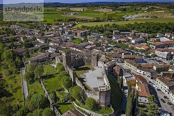 Schloss von Ponti sul Mincio  Lombardei  Italien  Europa