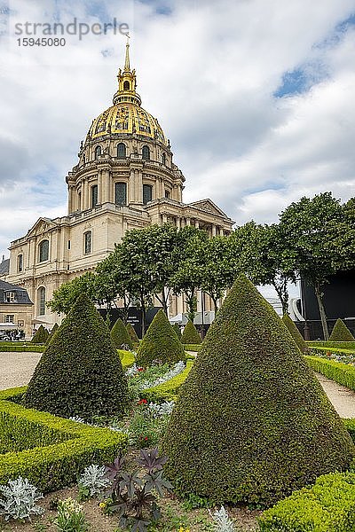 Invalidendom mit goldener Kuppel  Grabmal von Napoleon I.  Hotel des Invalides  Paris  Île-de-France  Frankreich  Europa