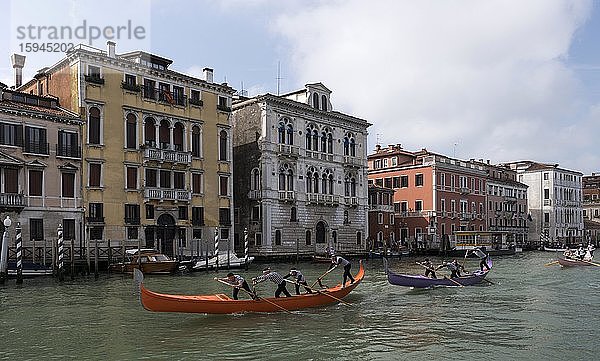 Gondelrennen am St. Markus Tag  Canal Grande  Venedig  Venetien  Italien  Europa