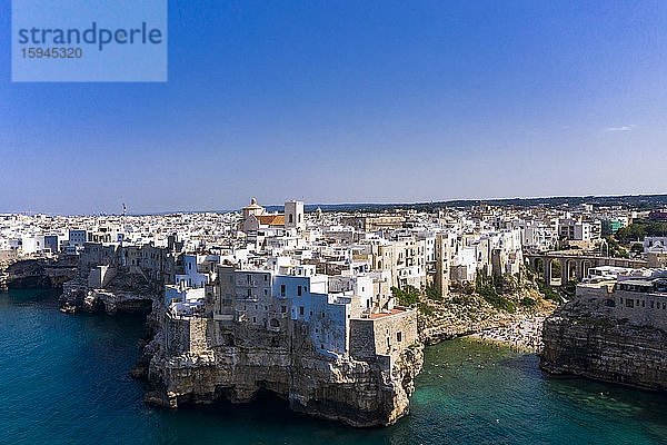 Luftaufnahme Polignano a Mare  Apulien  Süditalien  Italien  Europa