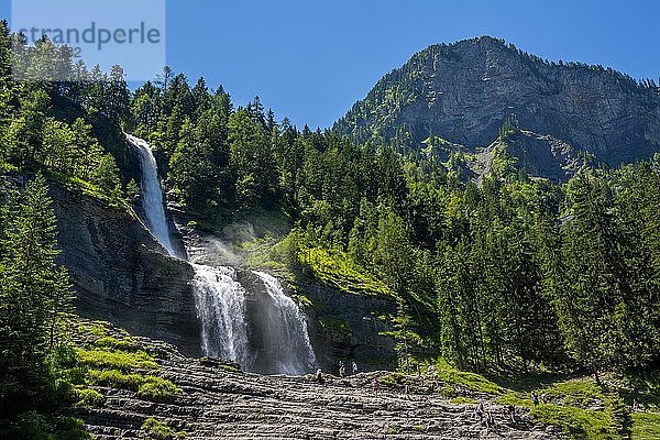 Sixt-fer-a-Cheval bei Samoens  Wasserfall von Rouget  Departement Haute-Savoie  Auvergne-Rhone-Alpes  Frankreich  Europa