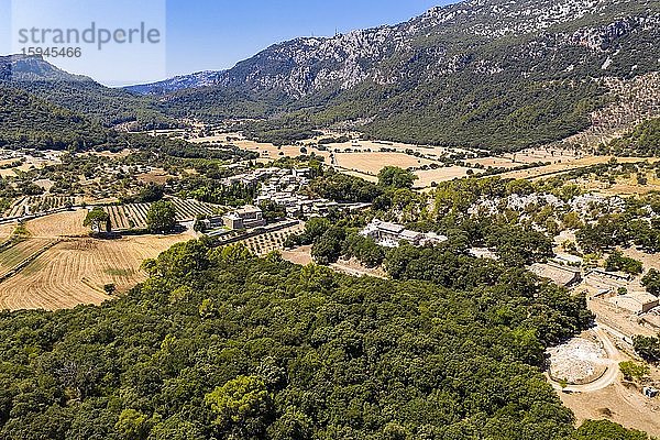 Luftbild Ortschaft Orient  Urbanisation d'Alaro  Serra de Tramuntana  Mallorca  Balearen  Spanien  Europa