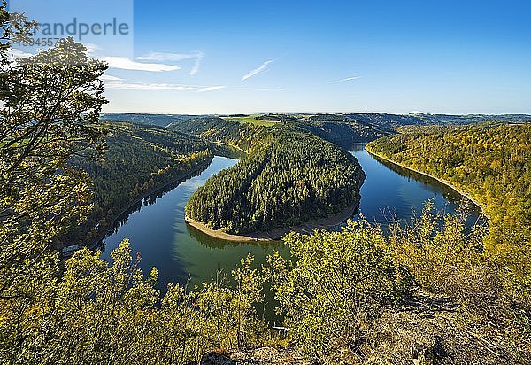 Aussicht auf den Hohenwarte-Stausee im Herbst  Saaleschleife  Obere Saale  Naturpark Thüringer Schiefergebirge/Obere Saale  Thüringen  Deutschland  Europa