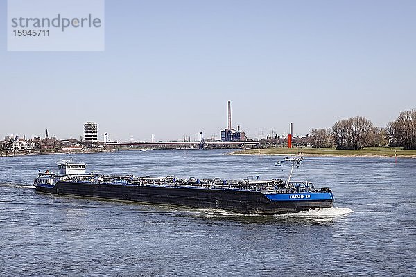 Tankschiff auf dem Rhein  Duisburg  Ruhrgebiet  Nordrhein-Westfalen  Deutschland  Europa
