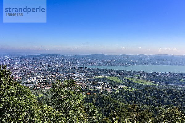 Ausblick vom Uetliberg auf die Stadt Zürich und Zürisee  Zürichsee  Top of Zurich  Kanton Zürich  Schweiz  Europa