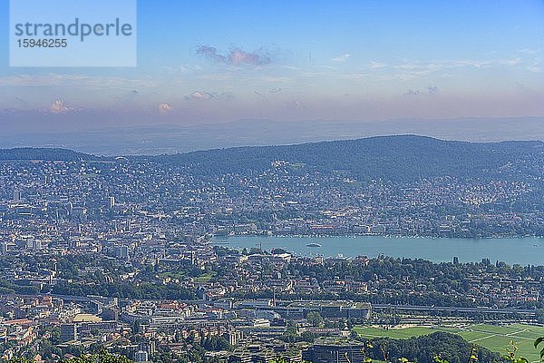Ausblick vom Uetliberg auf die Stadt Zürich und Zürisee  Zürichsee  Top of Zurich  Kanton Zürich  Schweiz  Europa