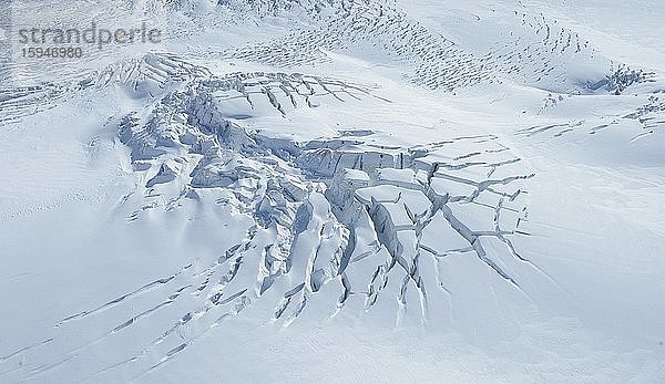 Luftaufnahme  Eisfeld mit Kreuzspalten  Mt. Cook Gletscher  Mount-Cook-Nationalpark  Region Canterbury  Neuseeland  Ozeanien