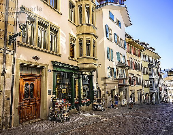 Gasse mit Antiquariat  Geschäfte in der Zürcher Altstadt  Zürich  Kanton Zürich  Schweiz  Europa