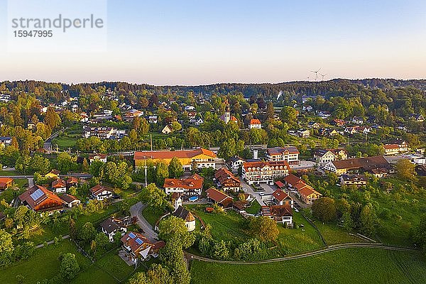 Icking  Tölzer Land  Drohnenaufnahme  Oberbayern  Bayern  Deutschland  Europa