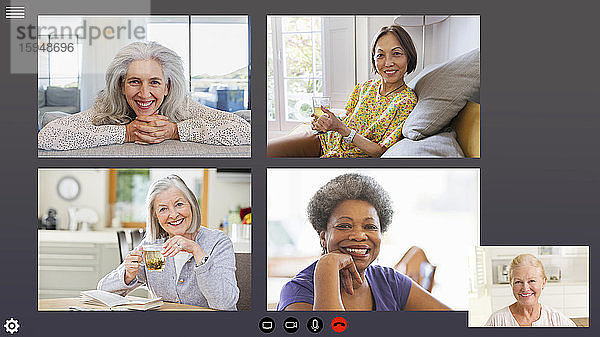 Videokonferenzen mit älteren Freundinnen während der COVID-19-Quarantäne